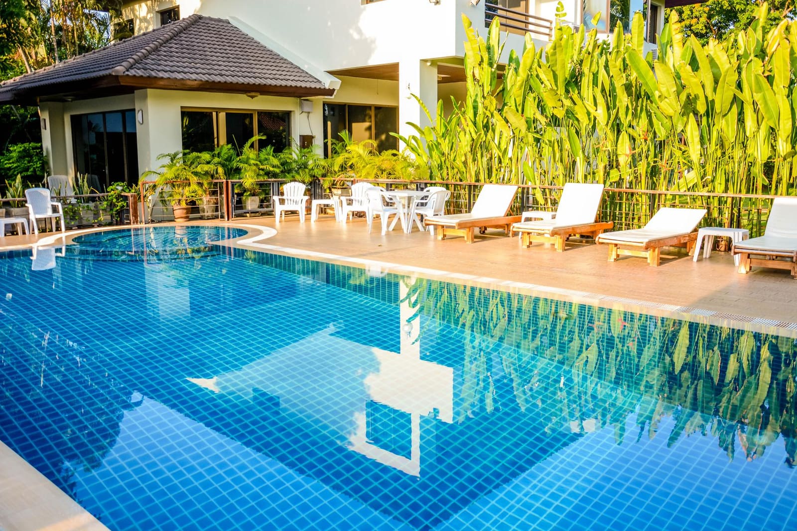How to Manage Your Pool Service Invoicing