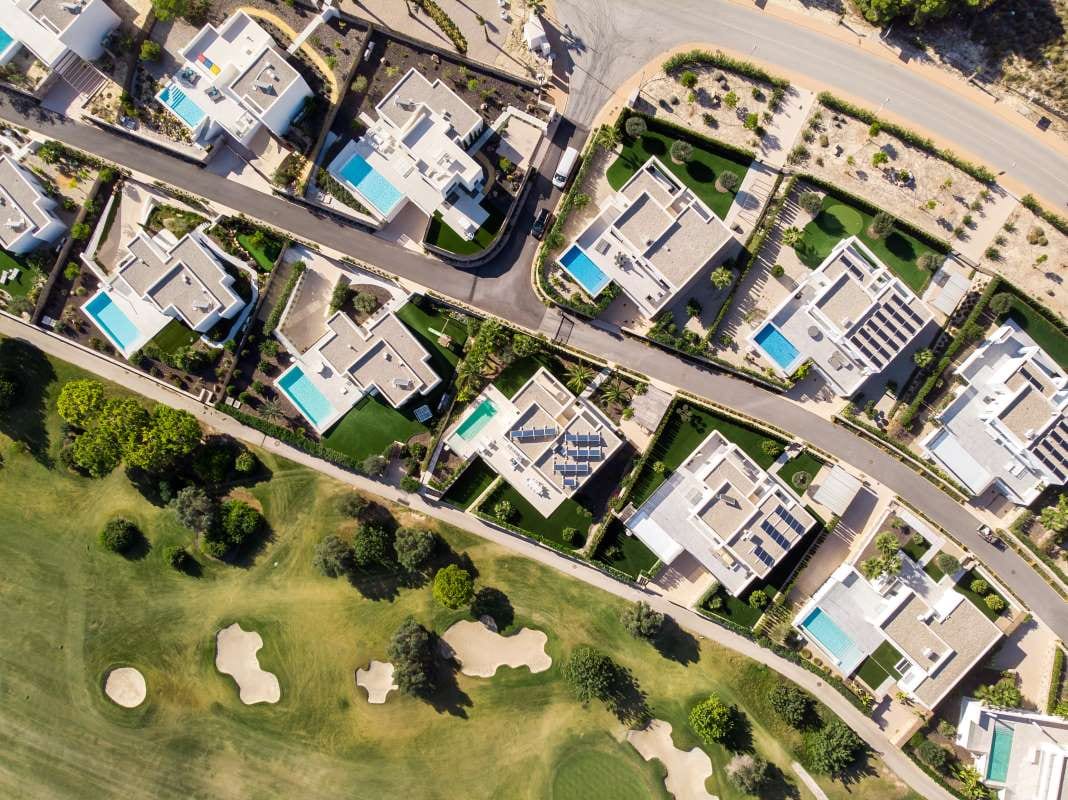 Avoiding Late Payments: Send Tips for Pool Businesses