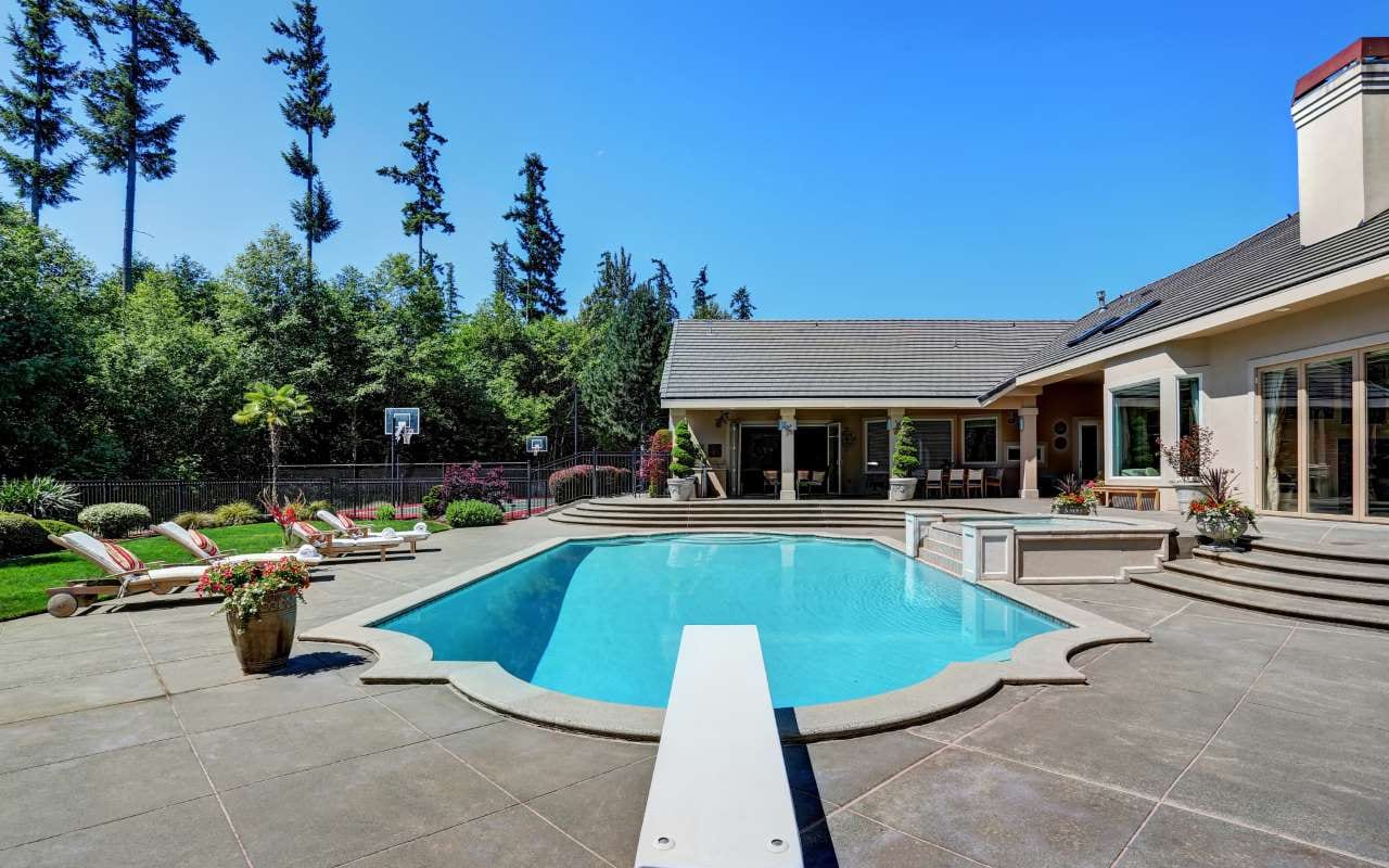 Avoiding Late Payments: Simplify Tips for Pool Businesses