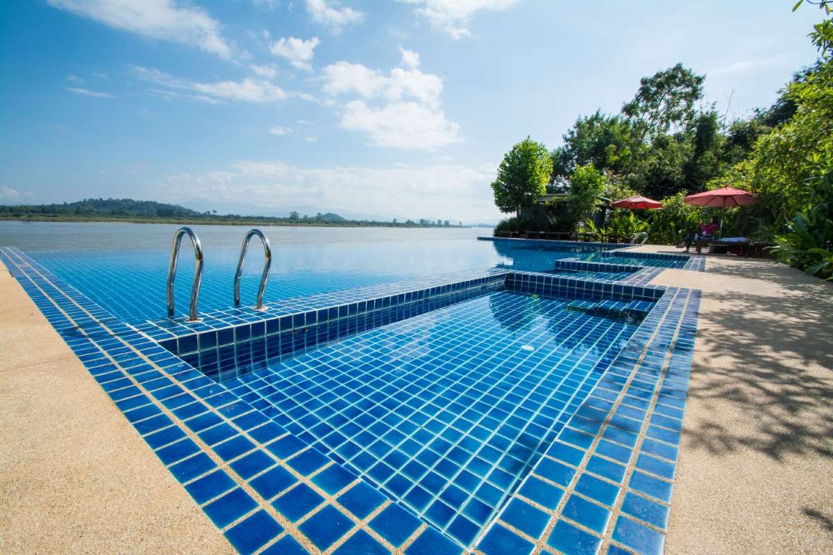 How to Build a Skilled Pool Service Team from the Ground Up