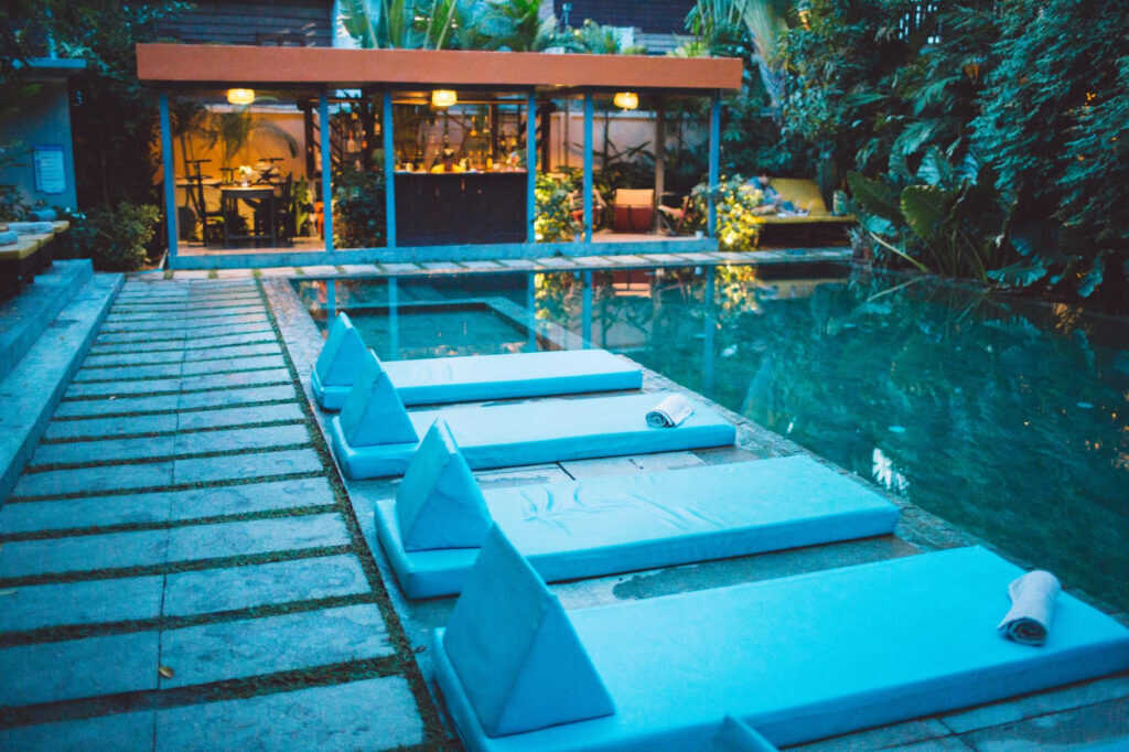 Respond Quickly: A Key to Long-Term Pool Service Relationships