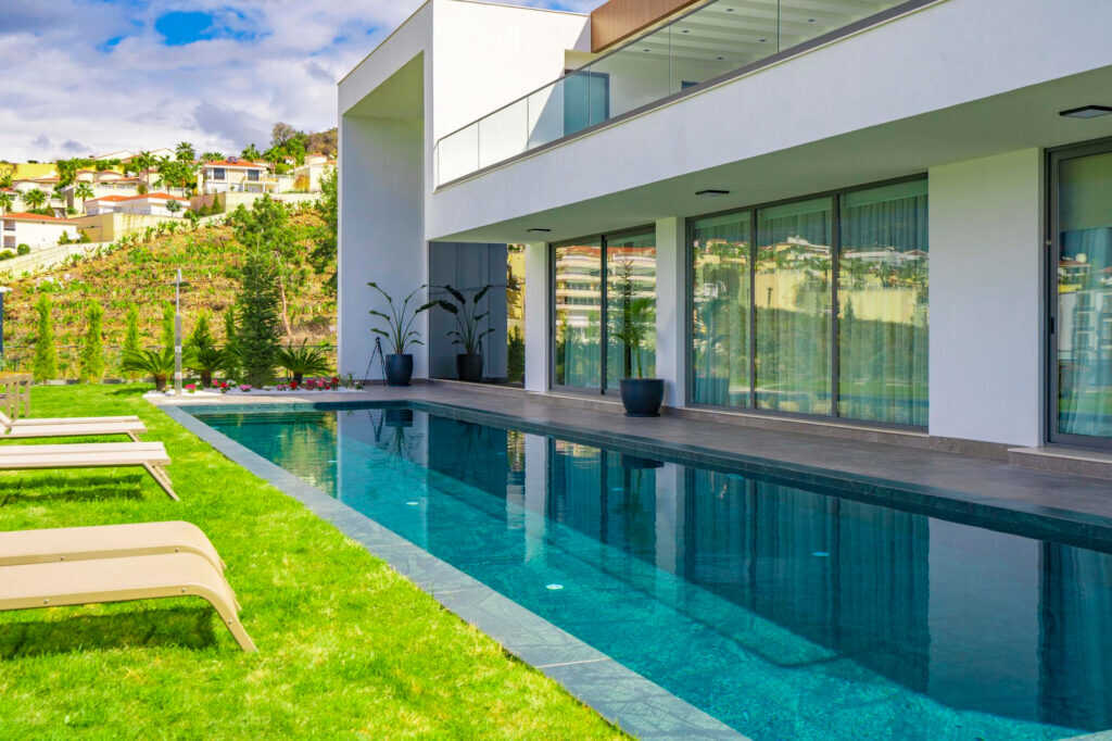 Avoiding Late Payments: Manage Tips for Pool Businesses