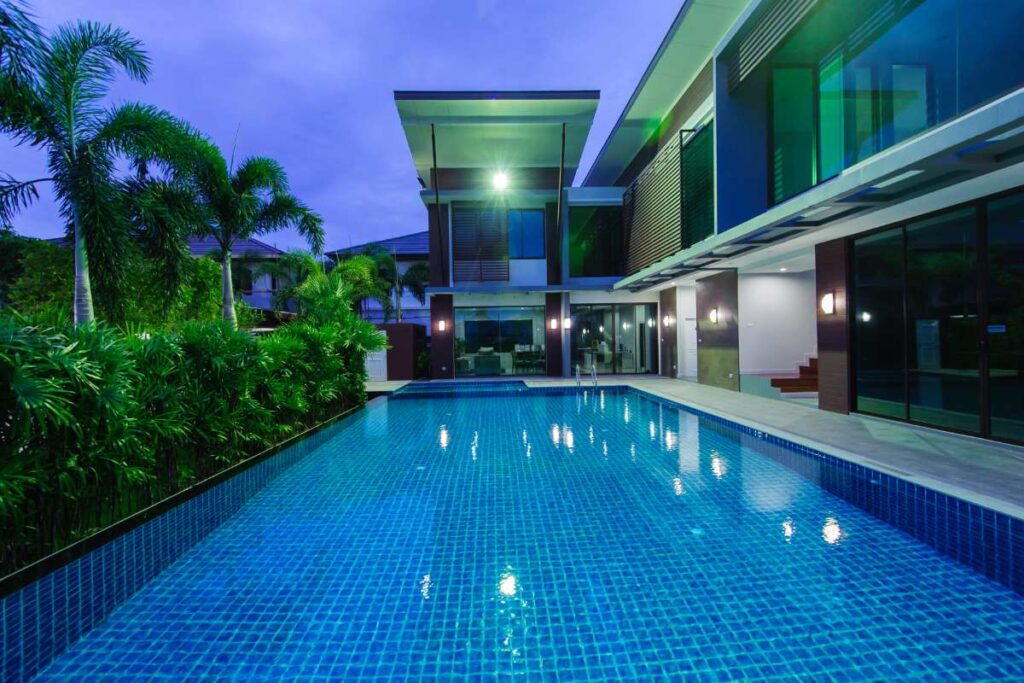 What Every Pool Professional Should Know About Monitoring Profit Margins
