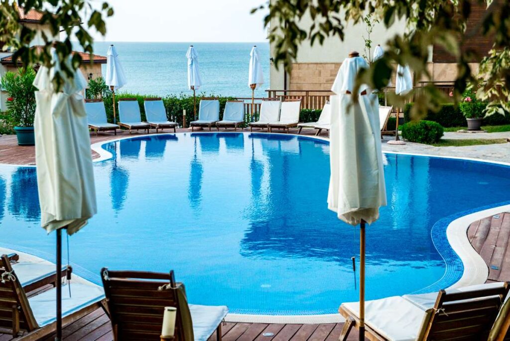 How to Organize Your Pool Service Invoicing